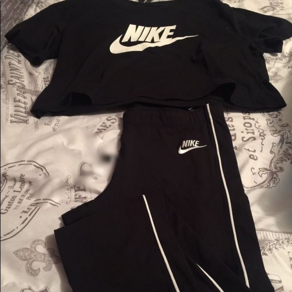 Black Nike top and bottom set